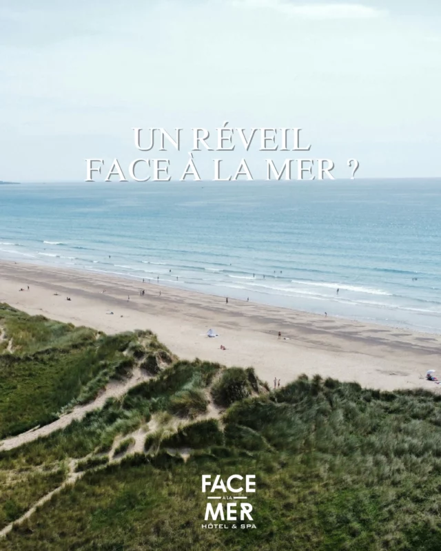 🏨 Un réveil face à la mer, ça vous tente ? 🌞🌊  Imaginez : le son des vagues, la lumière douce du matin, et ce moment suspendu…
Chez Face à la Mer, chaque chambre a été pensée pour vous offrir calme et lumière, sans chichi mais avec goût.  ☕ Et si on ajoutait un petit déjeuner en chambre pour sublimer le tout ?  #FaceALaMer #Normandie #BienÊtre #HôtelDeCharme #VueMer #EscapadeNormande