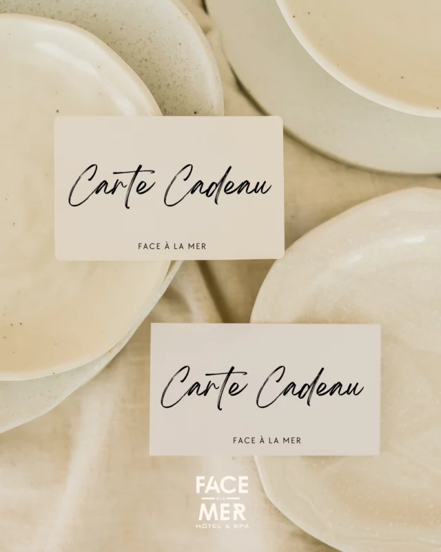 🎁 La mer en cadeau 🌊  Et si, cette année, vous offriez un moment suspendu ?
Avec la carte cadeau Face à la Mer, vous offrez bien plus qu’une nuit à l’hôtel :
✨ Un réveil face aux vagues
✨ Un massage au spa
✨ Un petit déjeuner gourmand, les yeux sur la mer  💌 Valable toute l’année, personnalisable selon vos envies, et surtout : 100% bonheur à l’arrivée.  #CarteCadeau #IdéeCadeau #FaceALaMer #Normandie #BienEtre #SéjourRomantique #OffrirUneExpérience #HotelSpa